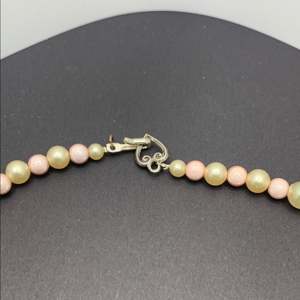 Vintage Multicolor Faux Pearl Necklace 15”‎ with a Hook Clasp marked JAPAN - Picture 6 of 7